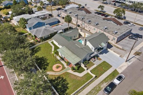 House in Saint Petersburg, Florida 2 bedrooms, 83.61 sq.m. № 2227984 - photo 24