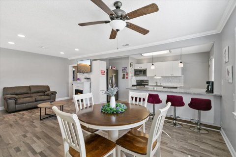 House in Saint Petersburg, Florida 2 bedrooms, 83.61 sq.m. № 2227984 - photo 15