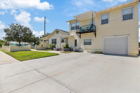 House in Saint Petersburg, Florida 2 bedrooms, 83.61 sq.m. № 2227984 - photo 2