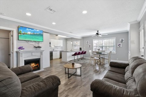 House in Saint Petersburg, Florida 2 bedrooms, 83.61 sq.m. № 2227984 - photo 8