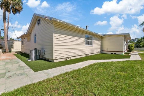 House in Saint Petersburg, Florida 2 bedrooms, 83.61 sq.m. № 2227984 - photo 22
