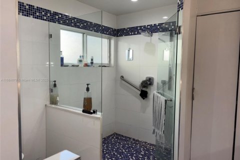 Casa en venta en Miami, Florida, 4 dormitorios № 1421783 - foto 26