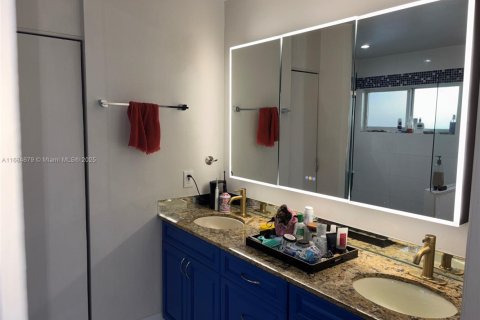 Casa en venta en Miami, Florida, 4 dormitorios № 1421783 - foto 27