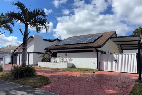 Casa en venta en Miami, Florida, 4 dormitorios № 1421783 - foto 5