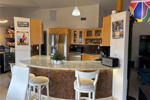 Casa en venta en Miami, Florida, 4 dormitorios № 1421783 - foto 14