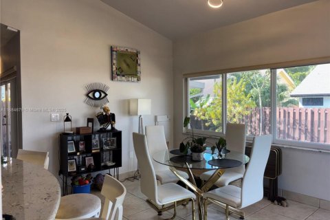Casa en venta en Miami, Florida, 4 dormitorios № 1421783 - foto 21