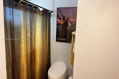 Casa en venta en Miami, Florida, 4 dormitorios № 1421783 - foto 22