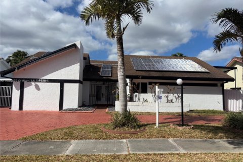 Casa en venta en Miami, Florida, 4 dormitorios № 1421783 - foto 2