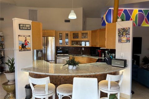 Casa en venta en Miami, Florida, 4 dormitorios № 1421783 - foto 13