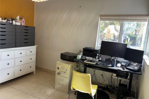 Casa en venta en Miami, Florida, 4 dormitorios № 1421783 - foto 28