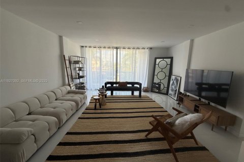 Снять в аренду кондоминиум в Бей-Харбор-Айлендс, Флорида 1 спальня, 104.52м2, № 1985984 - фото 5