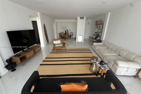 Снять в аренду кондоминиум в Бей-Харбор-Айлендс, Флорида 1 спальня, 104.52м2, № 1985984 - фото 8