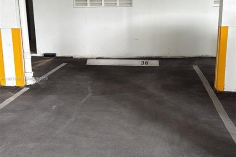 Снять в аренду кондоминиум в Бей-Харбор-Айлендс, Флорида 1 спальня, 104.52м2, № 1985984 - фото 16