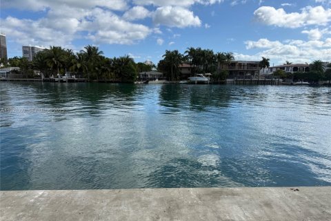 Снять в аренду кондоминиум в Бей-Харбор-Айлендс, Флорида 1 спальня, 104.52м2, № 1985984 - фото 13