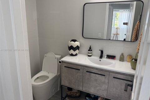 Снять в аренду кондоминиум в Бей-Харбор-Айлендс, Флорида 1 спальня, 104.52м2, № 1985984 - фото 11