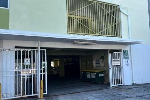 Снять в аренду кондоминиум в Майами-Бич, Флорида 1 спальня, 78.13м2, № 1983964 - фото 2