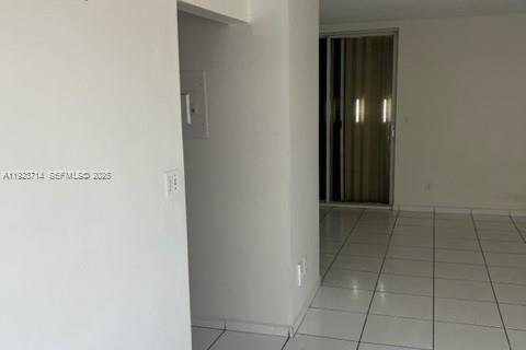 Снять в аренду кондоминиум в Майами-Бич, Флорида 1 спальня, 78.13м2, № 1983964 - фото 20