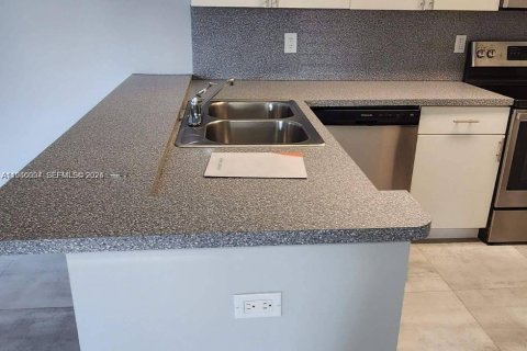 Copropriété à louer à Miami, Floride: 2 chambres, 69.68 m2 № 2011594 - photo 12