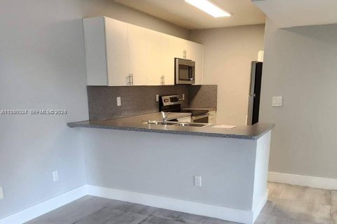Copropriété à louer à Miami, Floride: 2 chambres, 69.68 m2 № 2011594 - photo 7