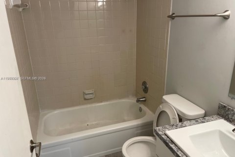 Copropriété à louer à Miami, Floride: 2 chambres, 69.68 m2 № 2011594 - photo 27
