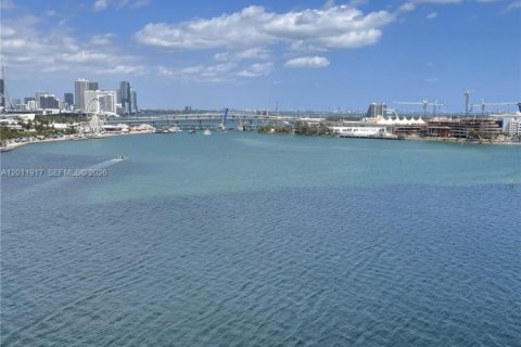Condominio en Miami, Florida, 1 dormitorio  № 2074959