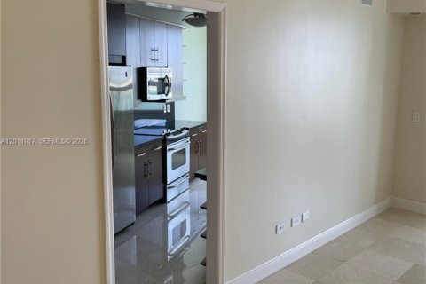 Condominio en alquiler en Miami, Florida, 1 dormitorio, 133.78 m2 № 2074959 - foto 5