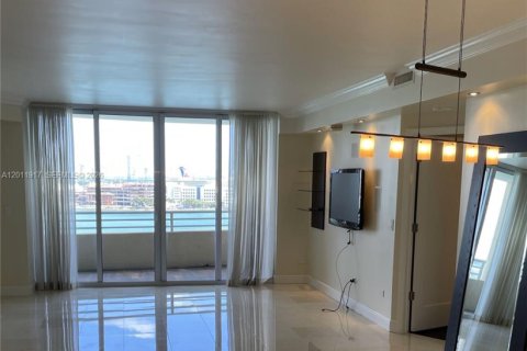 Condominio en alquiler en Miami, Florida, 1 dormitorio, 133.78 m2 № 2074959 - foto 3