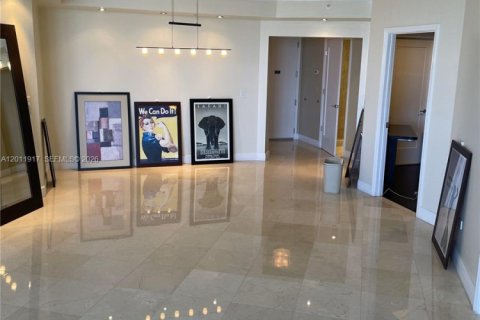 Condominio en alquiler en Miami, Florida, 1 dormitorio, 133.78 m2 № 2074959 - foto 9