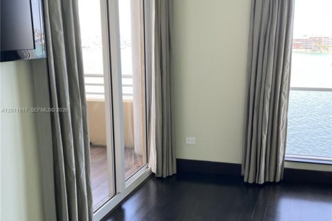 Condominio en alquiler en Miami, Florida, 1 dormitorio, 133.78 m2 № 2074959 - foto 11