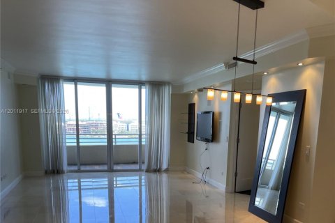 Condominio en alquiler en Miami, Florida, 1 dormitorio, 133.78 m2 № 2074959 - foto 4
