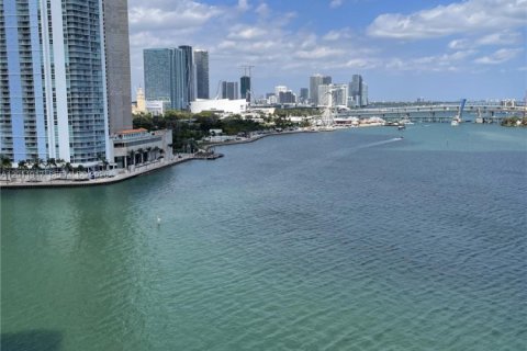 Condominio en alquiler en Miami, Florida, 1 dormitorio, 133.78 m2 № 2074959 - foto 14