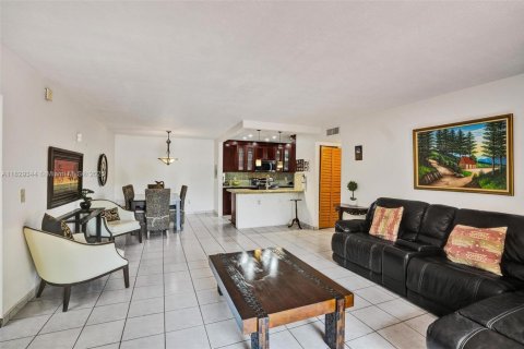 Condominio en venta en Miami, Florida, 3 dormitorios, 115.2 m2 № 1809383 - foto 3