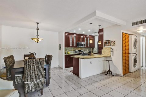 Condominio en venta en Miami, Florida, 3 dormitorios, 115.2 m2 № 1809383 - foto 2