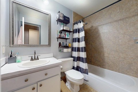 Touwnhouse à vendre à Miami, Floride: 2 chambres, 108.7 m2 № 1990443 - photo 27