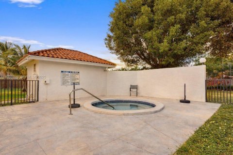 Touwnhouse à vendre à Miami, Floride: 2 chambres, 108.7 m2 № 1990443 - photo 30