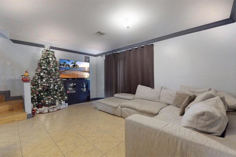 Touwnhouse à vendre à Miami, Floride: 2 chambres, 108.7 m2 № 1990443 - photo 14