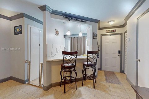 Touwnhouse à vendre à Miami, Floride: 2 chambres, 108.7 m2 № 1990443 - photo 4