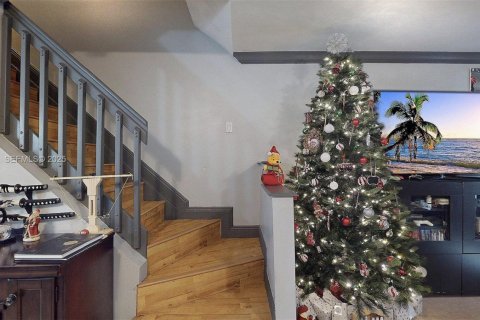 Touwnhouse à vendre à Miami, Floride: 2 chambres, 108.7 m2 № 1990443 - photo 13