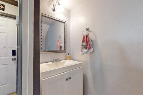 Touwnhouse à vendre à Miami, Floride: 2 chambres, 108.7 m2 № 1990443 - photo 8