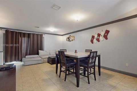 Touwnhouse à vendre à Miami, Floride: 2 chambres, 108.7 m2 № 1990443 - photo 15