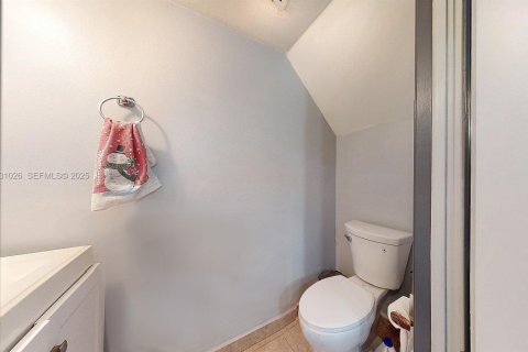 Touwnhouse à vendre à Miami, Floride: 2 chambres, 108.7 m2 № 1990443 - photo 9
