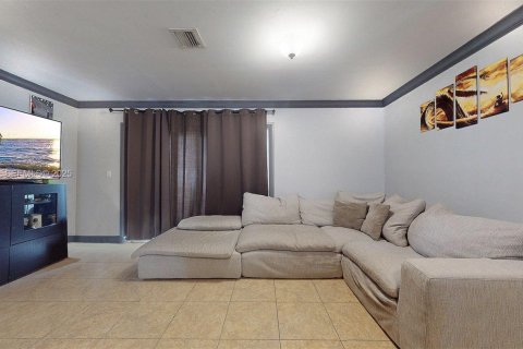 Touwnhouse à vendre à Miami, Floride: 2 chambres, 108.7 m2 № 1990443 - photo 16