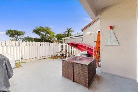 Touwnhouse à vendre à Miami, Floride: 2 chambres, 108.7 m2 № 1990443 - photo 28