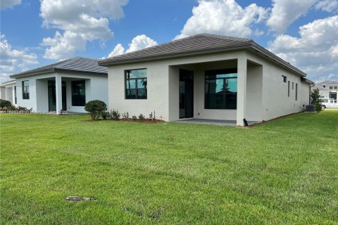 Villa ou maison à louer à Port St. Lucie, Floride: 3 chambres, 144.09 m2 № 1946918 - photo 13