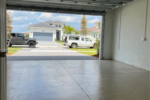 Villa ou maison à louer à Port St. Lucie, Floride: 3 chambres, 144.09 m2 № 1946918 - photo 12
