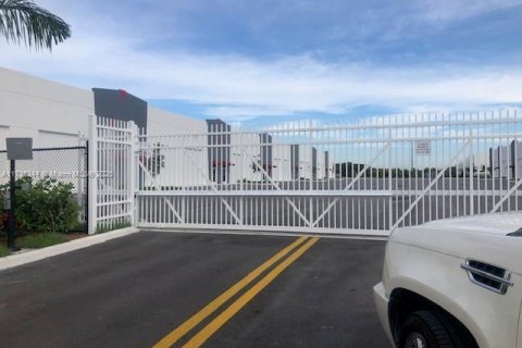 Immobilier commercial à vendre à Homestead, Floride № 1985060 - photo 2