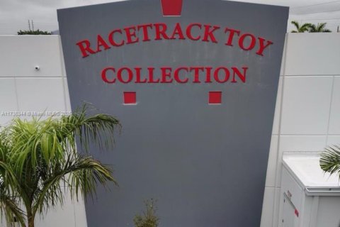 Immobilier commercial à vendre à Homestead, Floride № 1985060 - photo 1