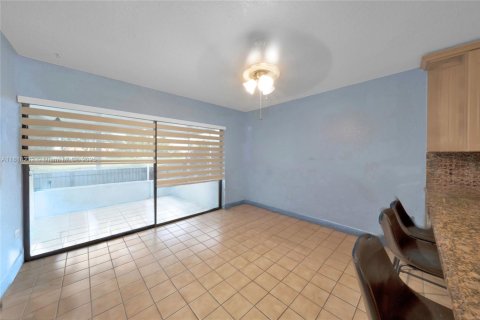 Casa en venta en Hialeah, Florida, 4 dormitorios, 146.6 m2 № 1775237 - foto 13