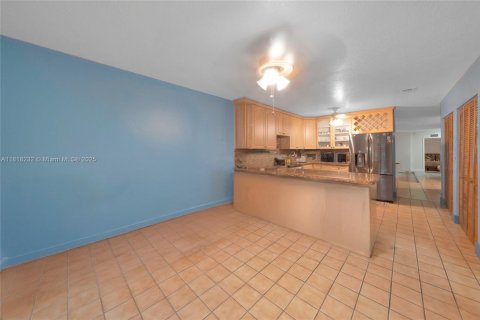 Casa en venta en Hialeah, Florida, 4 dormitorios, 146.6 m2 № 1775237 - foto 4