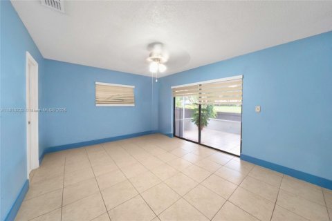 Casa en venta en Hialeah, Florida, 4 dormitorios, 146.6 m2 № 1775237 - foto 8
